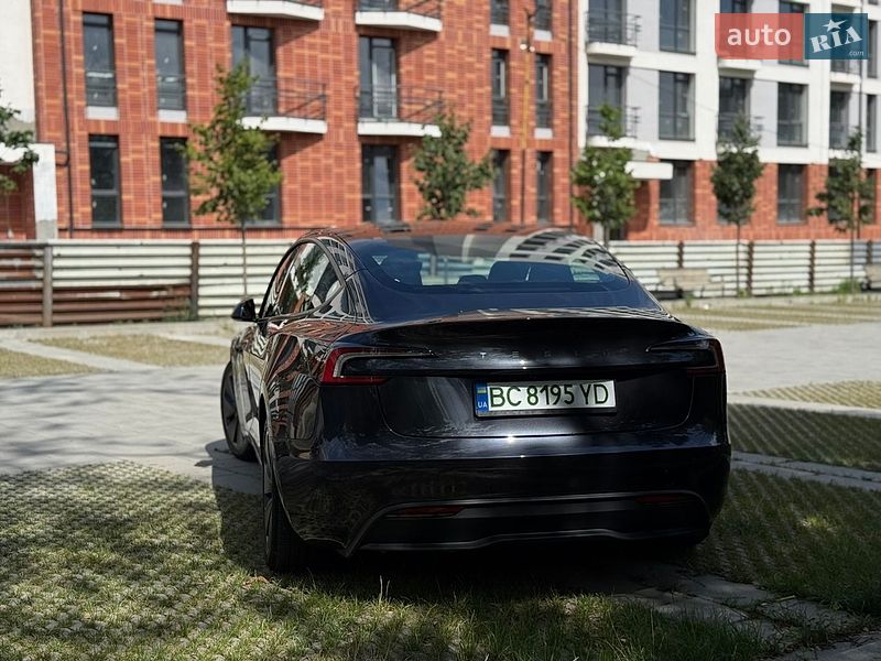 Седан Tesla Model 3 2025 в Самборе