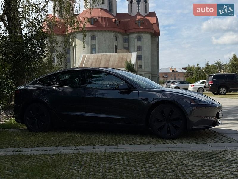 Седан Tesla Model 3 2025 в Самборе