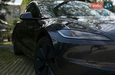 Седан Tesla Model 3 2025 в Самборе