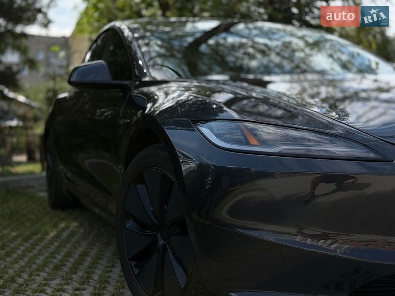 Седан Tesla Model 3 2025 в Самборе