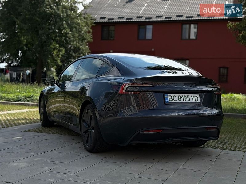 Седан Tesla Model 3 2025 в Самборе