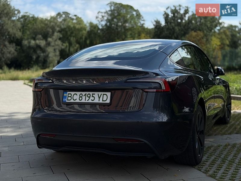 Седан Tesla Model 3 2025 в Самборе