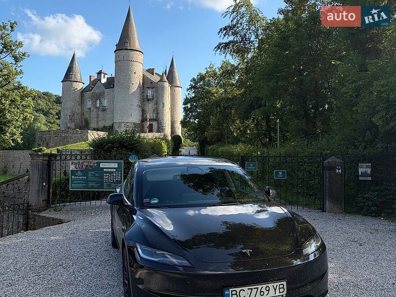 Седан Tesla Model 3 2024 в Львове