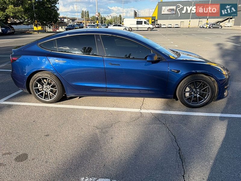 Седан Tesla Model 3 2022 в Києві
