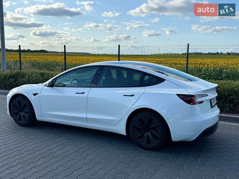 Седан Tesla Model 3 2024 в Житомире