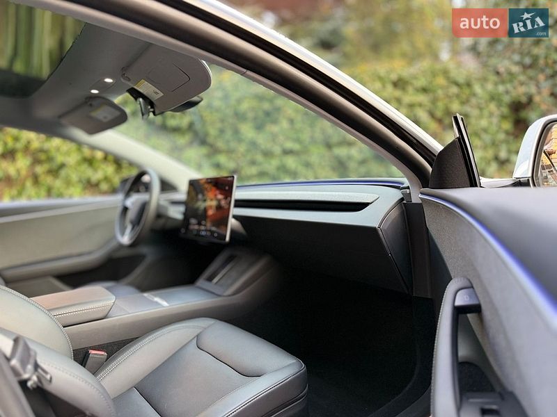 Седан Tesla Model 3 2024 в Житомире