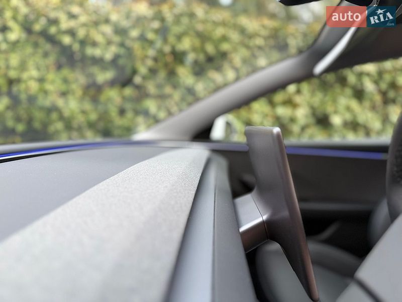Седан Tesla Model 3 2024 в Житомире