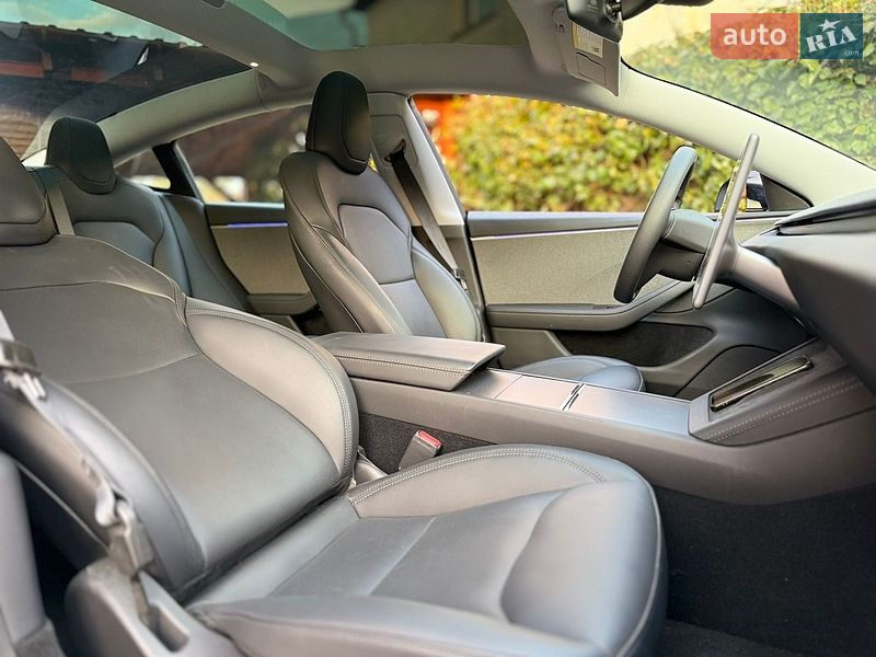 Седан Tesla Model 3 2024 в Житомире