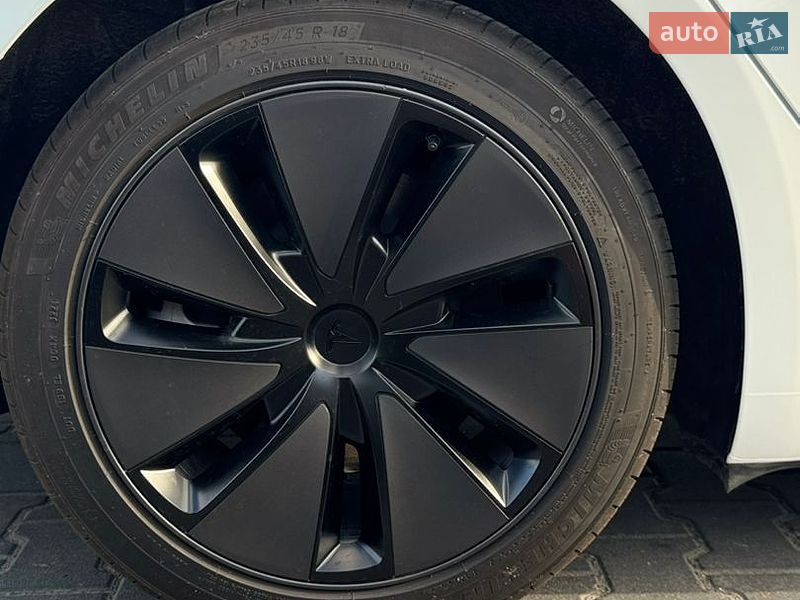 Седан Tesla Model 3 2024 в Житомире