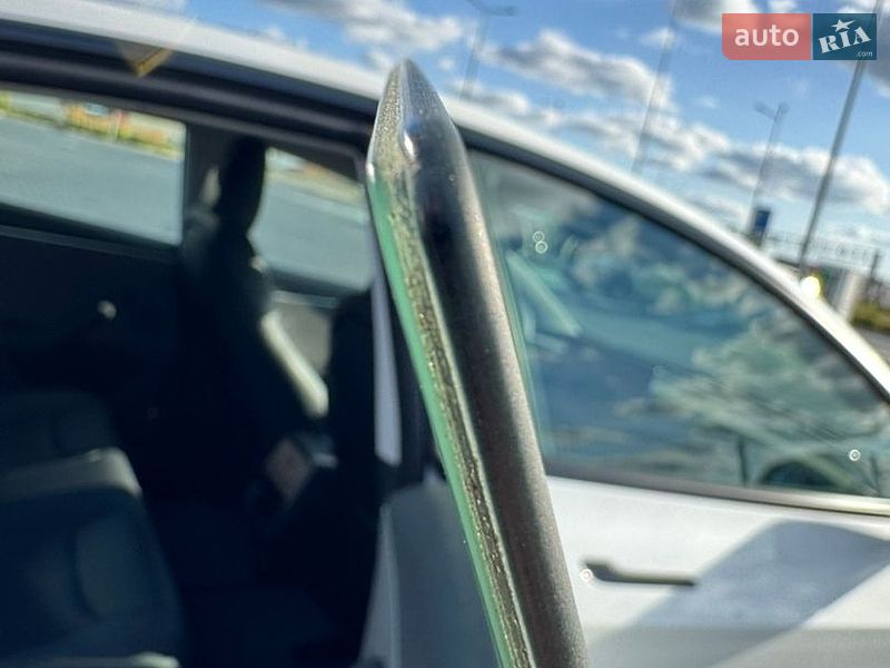 Седан Tesla Model 3 2024 в Житомире