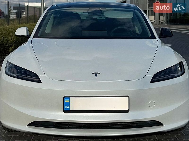 Седан Tesla Model 3 2024 в Житомире