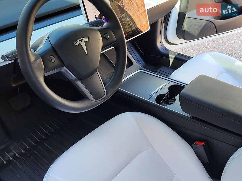 Седан Tesla Model 3 2022 в Черноморске