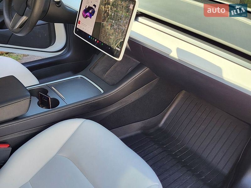 Седан Tesla Model 3 2022 в Черноморске