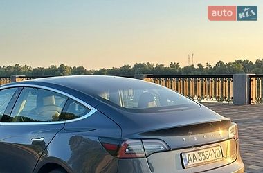 Седан Tesla Model 3 2020 в Києві