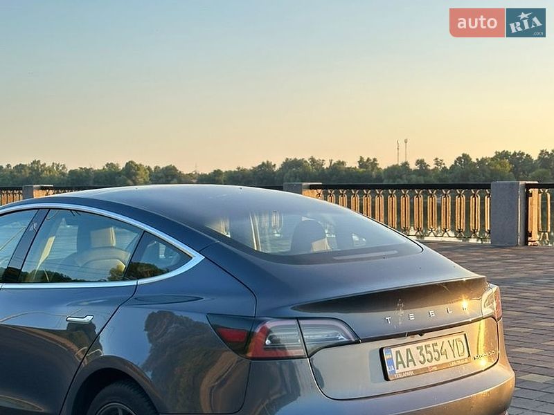 Седан Tesla Model 3 2020 в Києві