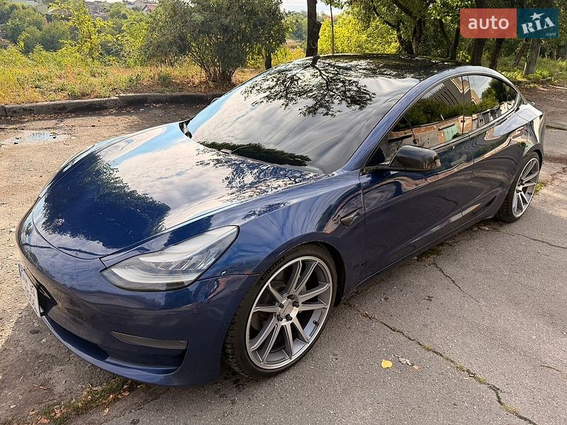 Седан Tesla Model 3 2018 в Житомире