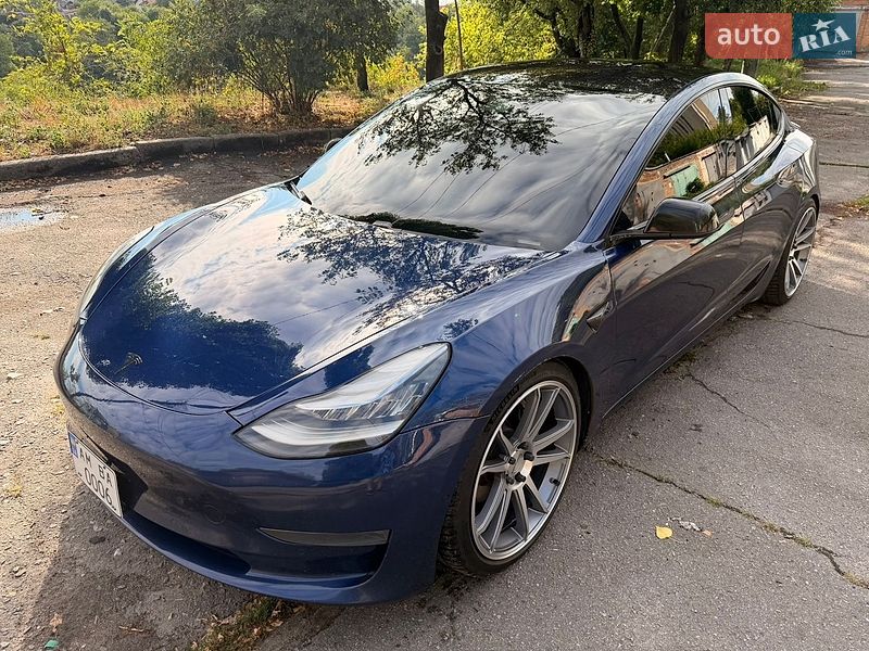 Седан Tesla Model 3 2018 в Житомире