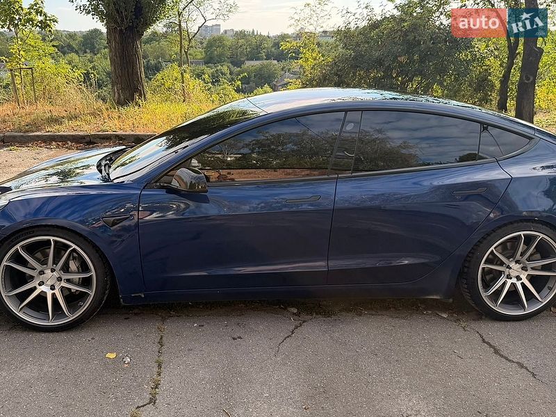 Седан Tesla Model 3 2018 в Житомире