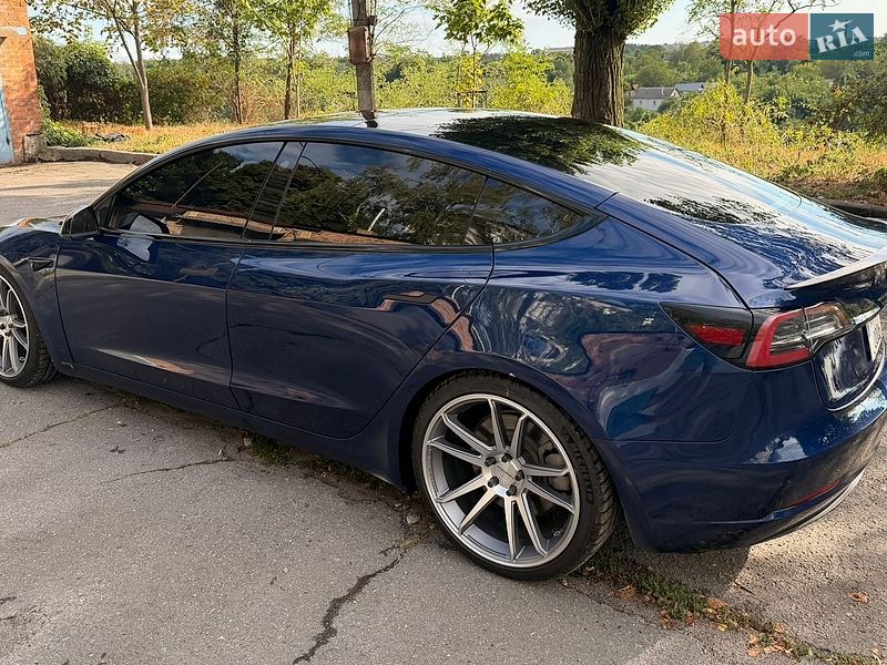 Седан Tesla Model 3 2018 в Житомире