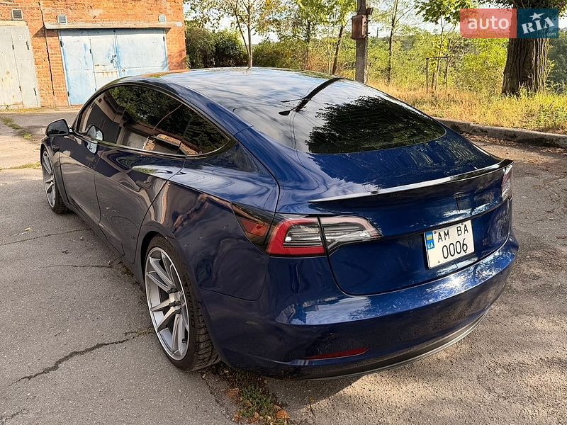 Седан Tesla Model 3 2018 в Житомире