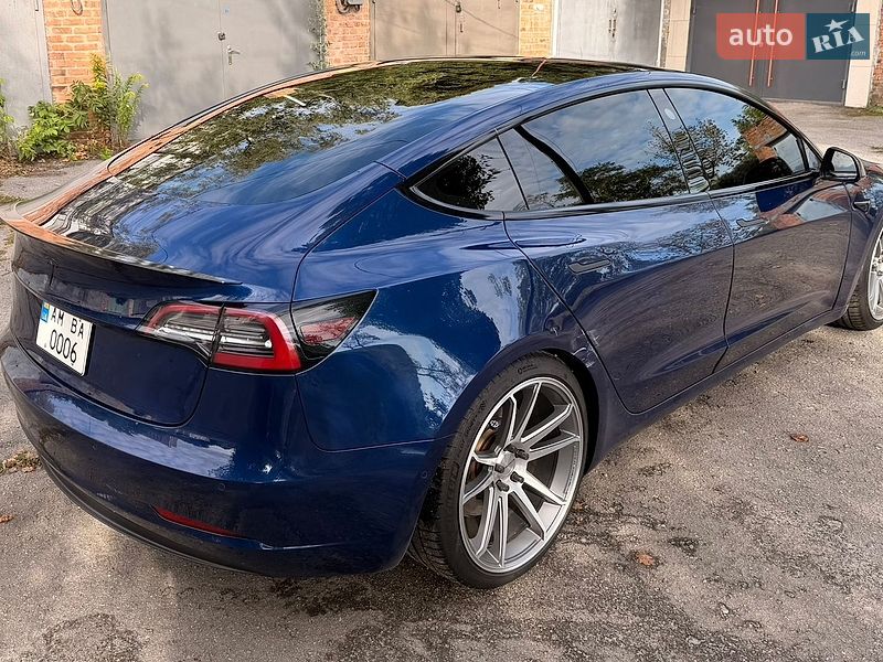 Седан Tesla Model 3 2018 в Житомире