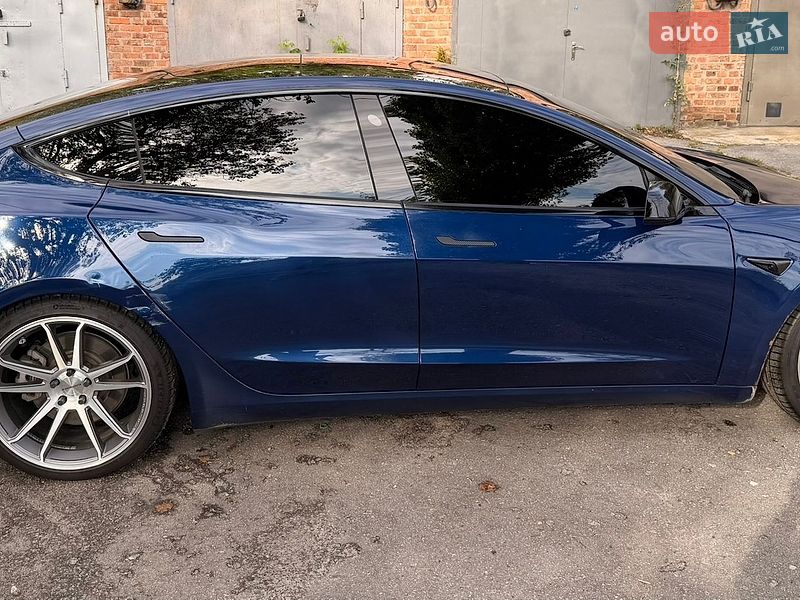 Седан Tesla Model 3 2018 в Житомире