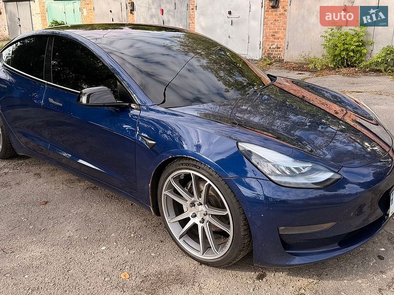 Седан Tesla Model 3 2018 в Житомире