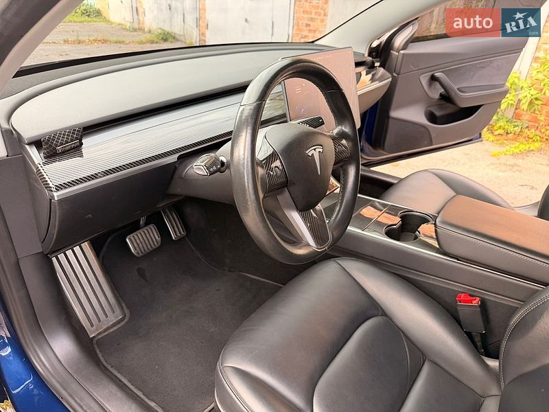 Седан Tesla Model 3 2018 в Житомире