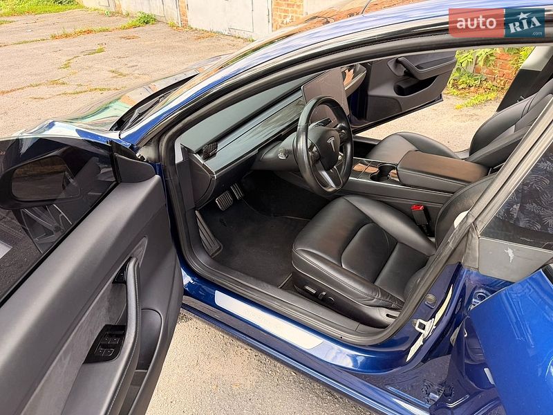 Седан Tesla Model 3 2018 в Житомире