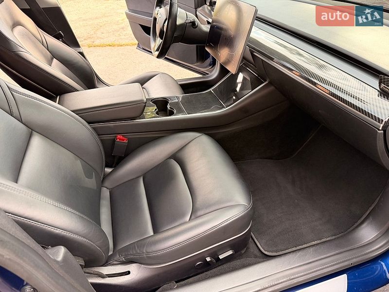 Седан Tesla Model 3 2018 в Житомире
