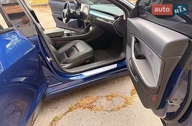 Седан Tesla Model 3 2018 в Житомире