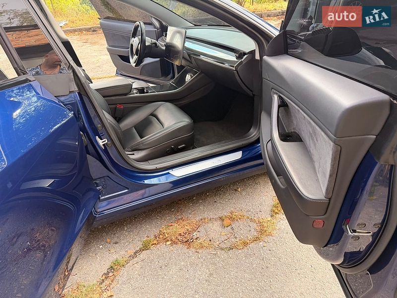 Седан Tesla Model 3 2018 в Житомире
