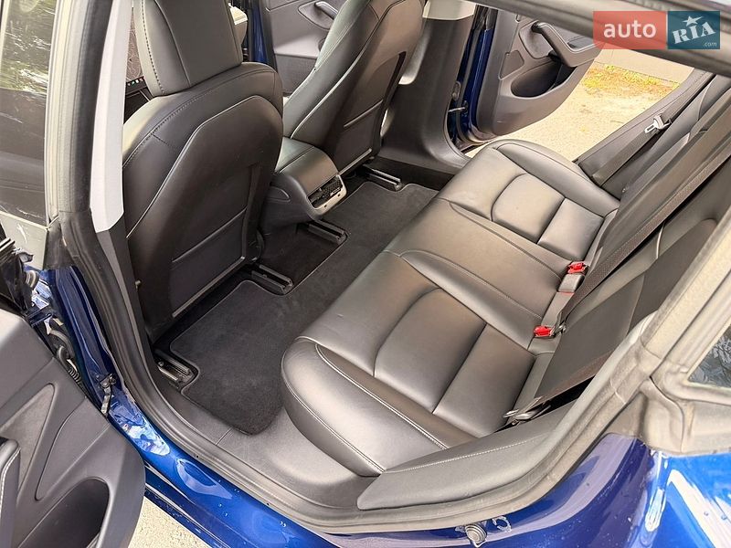 Седан Tesla Model 3 2018 в Житомире