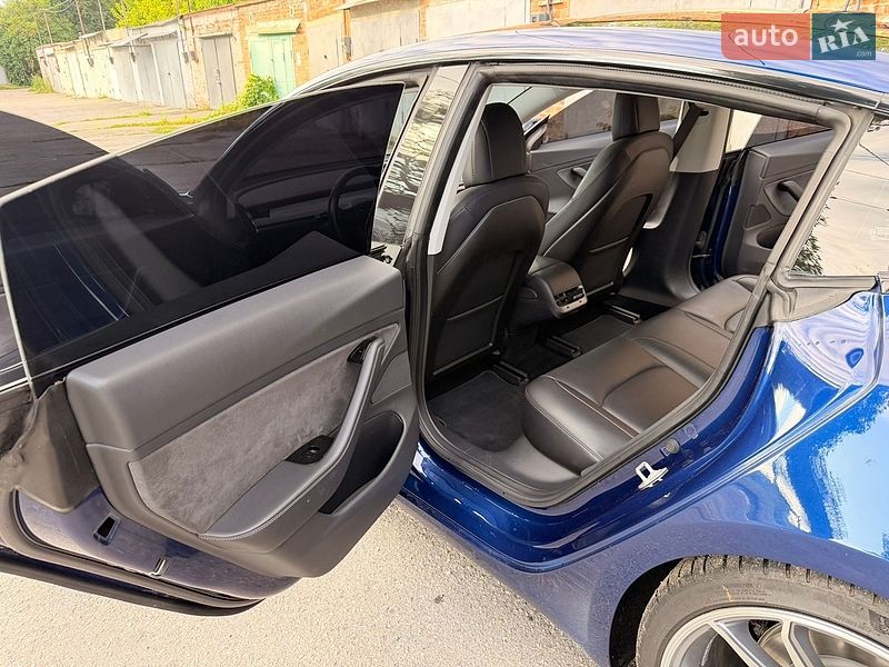 Седан Tesla Model 3 2018 в Житомире