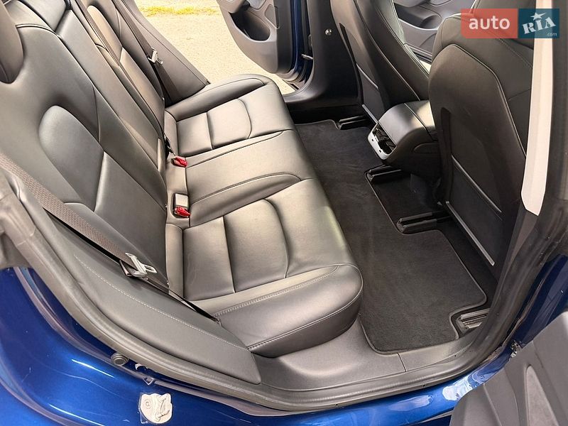 Седан Tesla Model 3 2018 в Житомире
