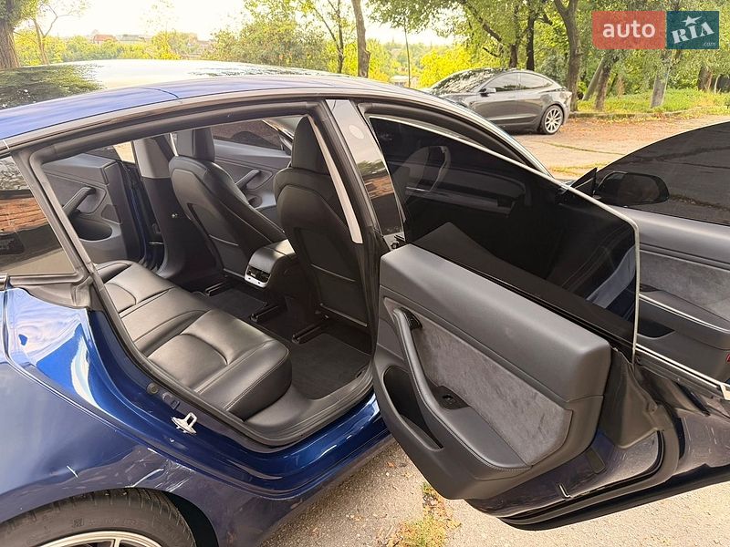 Седан Tesla Model 3 2018 в Житомире