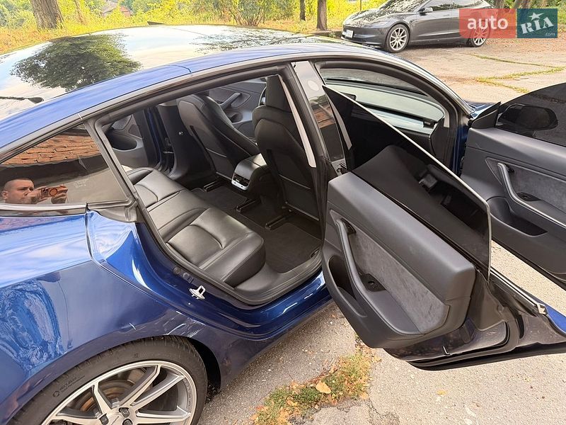 Седан Tesla Model 3 2018 в Житомире