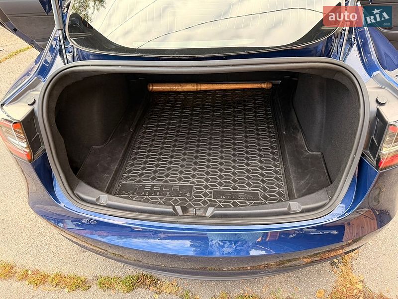 Седан Tesla Model 3 2018 в Житомире