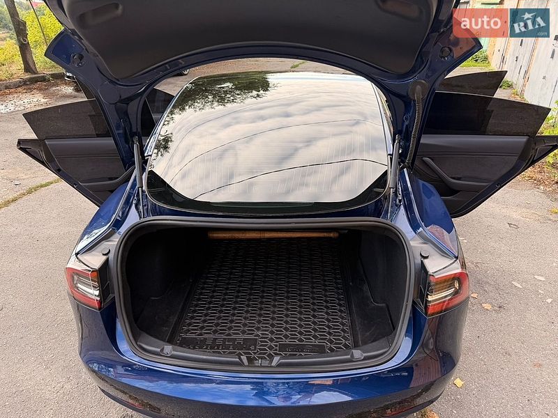Седан Tesla Model 3 2018 в Житомире