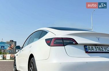 Седан Tesla Model 3 2019 в Киеве