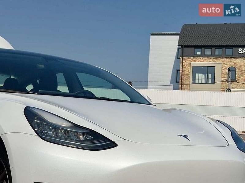 Седан Tesla Model 3 2019 в Киеве