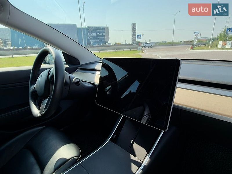 Седан Tesla Model 3 2019 в Киеве