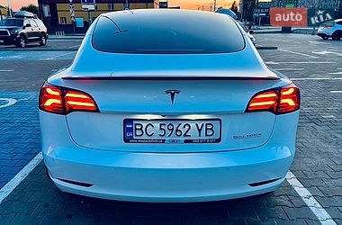 Седан Tesla Model 3 2021 в Києві