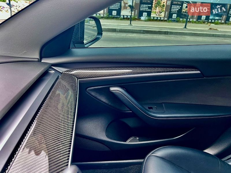 Седан Tesla Model 3 2021 в Києві