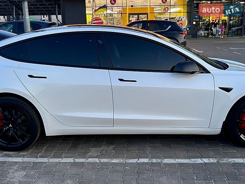 Седан Tesla Model 3 2021 в Києві