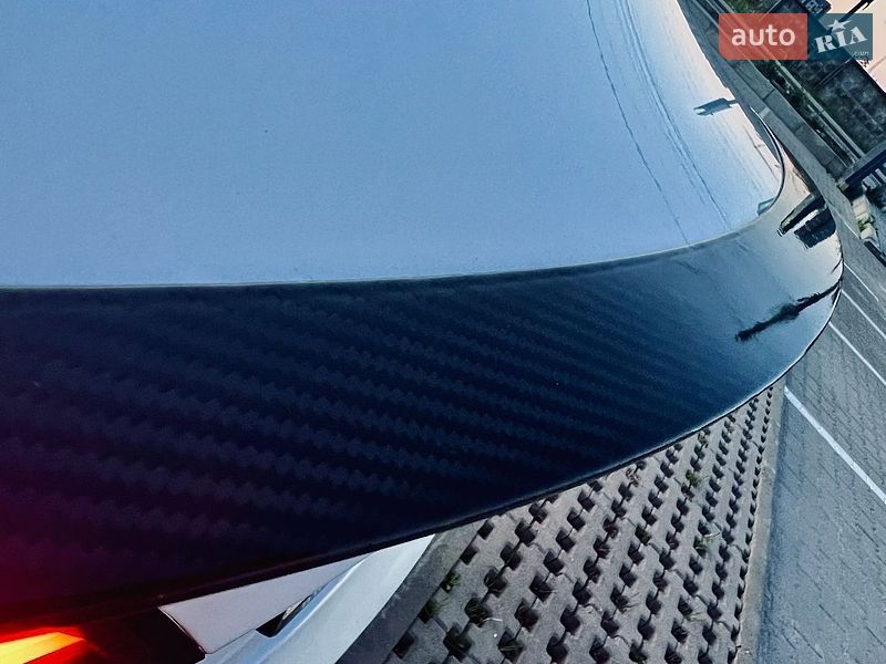 Седан Tesla Model 3 2021 в Києві