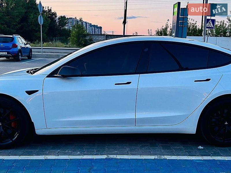 Седан Tesla Model 3 2021 в Києві