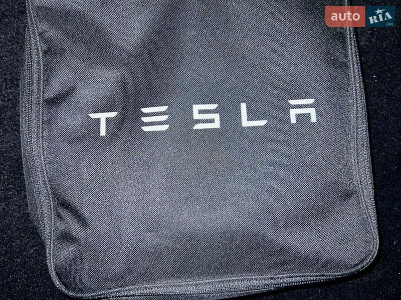 Седан Tesla Model 3 2021 в Києві
