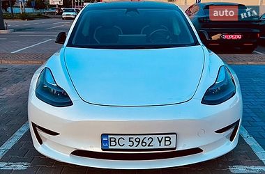 Седан Tesla Model 3 2021 в Києві