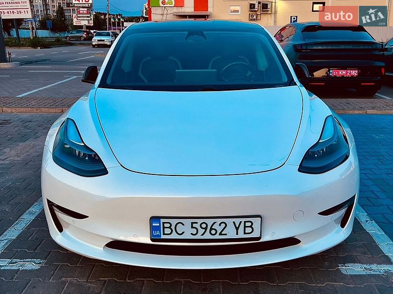 Седан Tesla Model 3 2021 в Києві